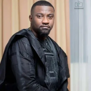 John-Dumelo11