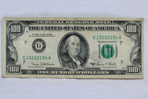 100 dollars banknote